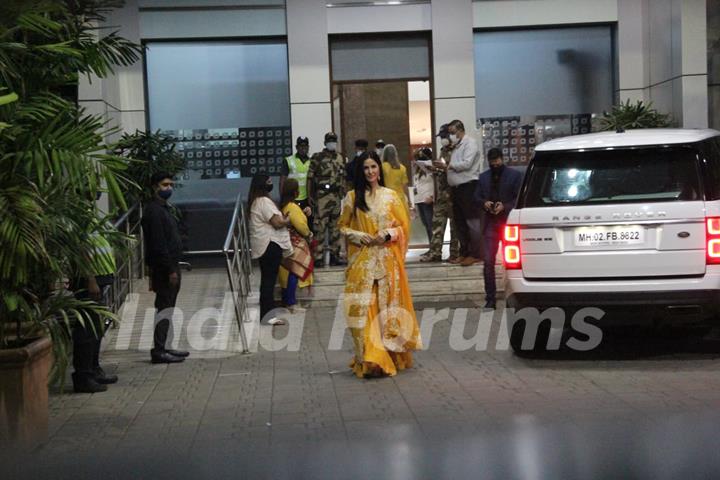 Katrina kaif and Vicky Kaushal spotted at Kalina airport 