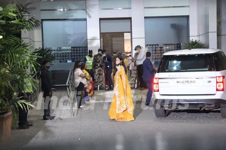 Katrina kaif and Vicky Kaushal spotted at Kalina airport 