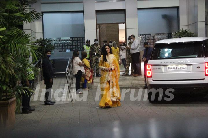 Katrina kaif and Vicky Kaushal spotted at Kalina airport 