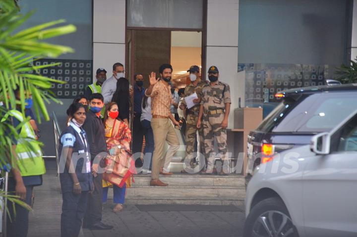 Katrina kaif and Vicky Kaushal spotted at Kalina airport 