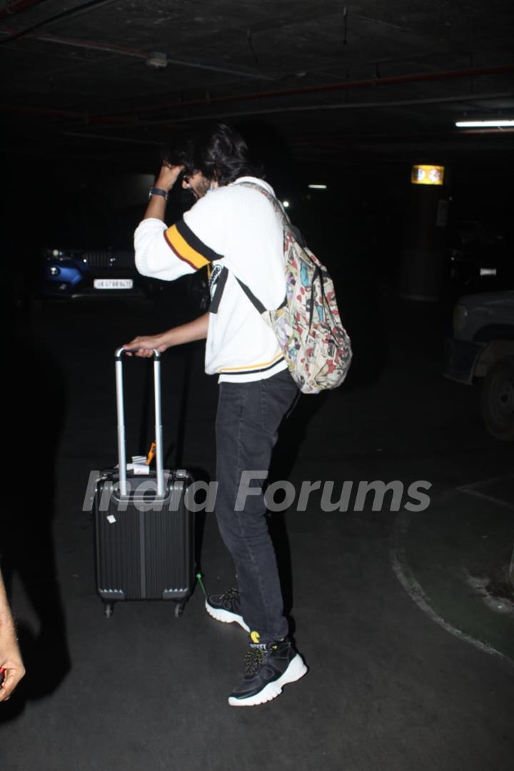 Bhuvan Bam at airport arrival 