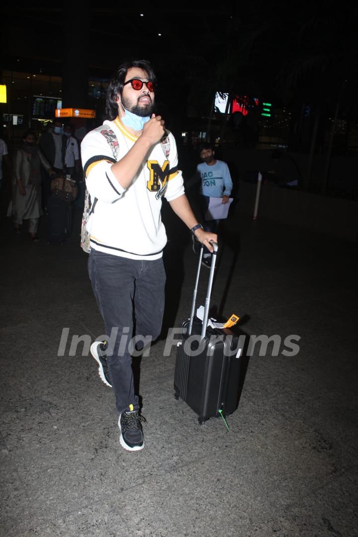 Bhuvan Bam at airport arrival 