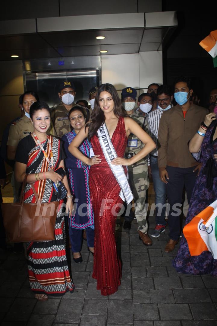 Miss Universe Harnaaz Sandhu at mumbai airport 