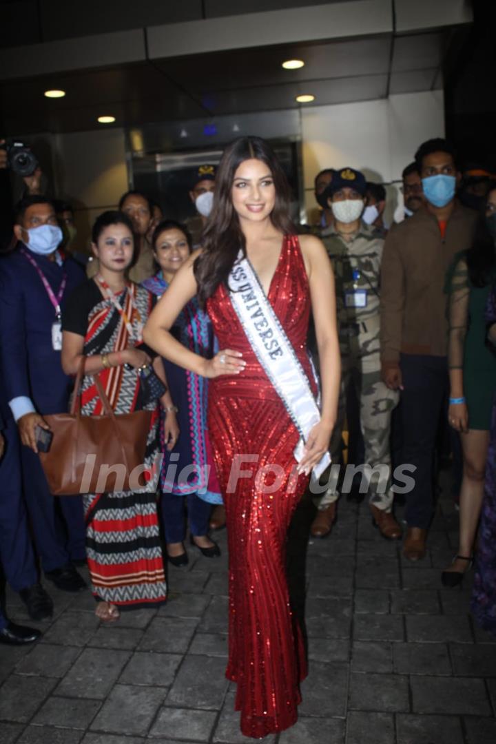 Miss Universe Harnaaz Sandhu at mumbai airport 