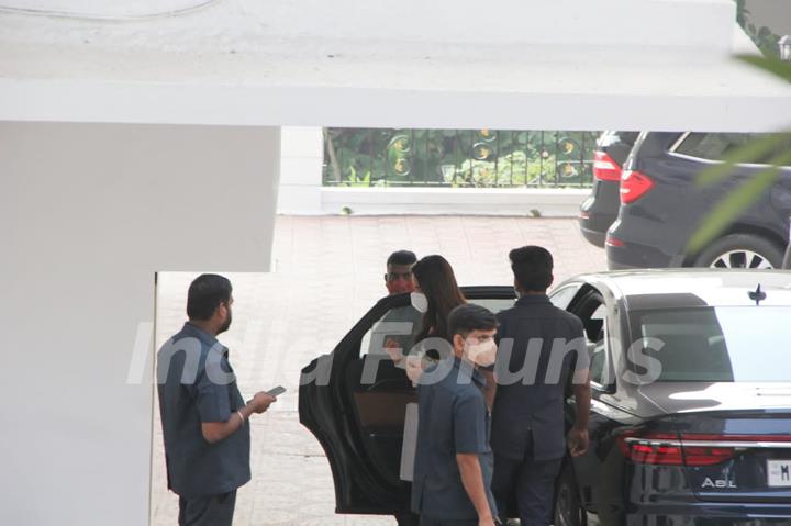 Sidharth Malhotra and Kiara Advani spotted at the airport arrival 