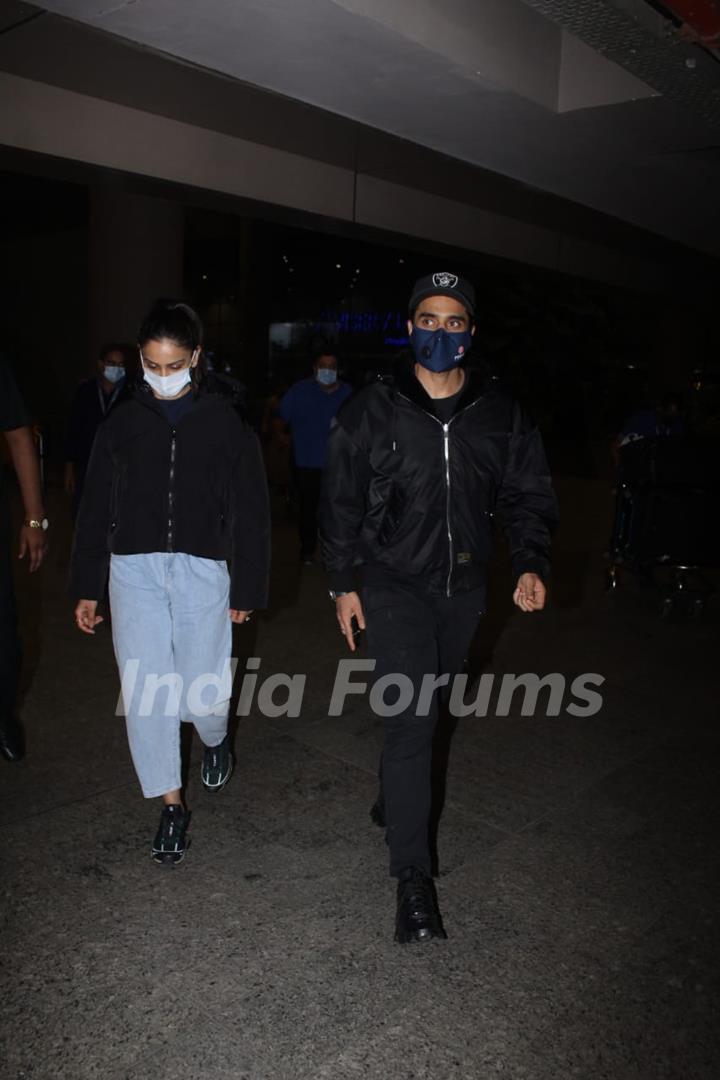 Jackky Bhagnani and Rakul Preet spotted at airport