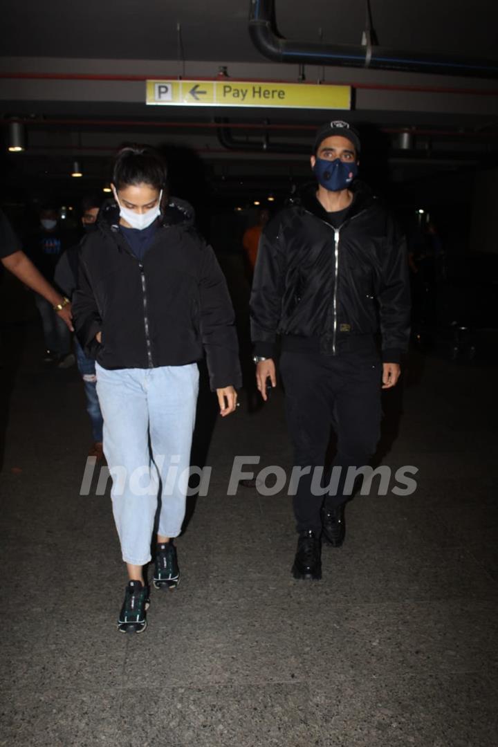 Jackky Bhagnani and Rakul Preet spotted at airport