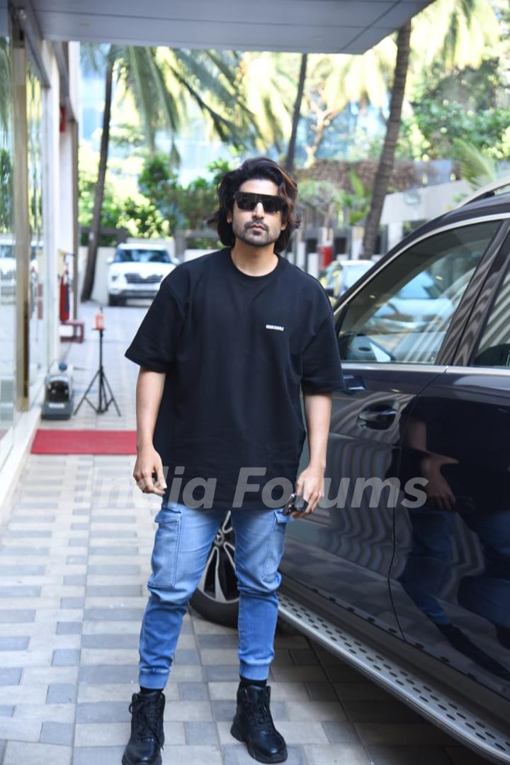 Gurmeet Chaudhary spotted at T-series office