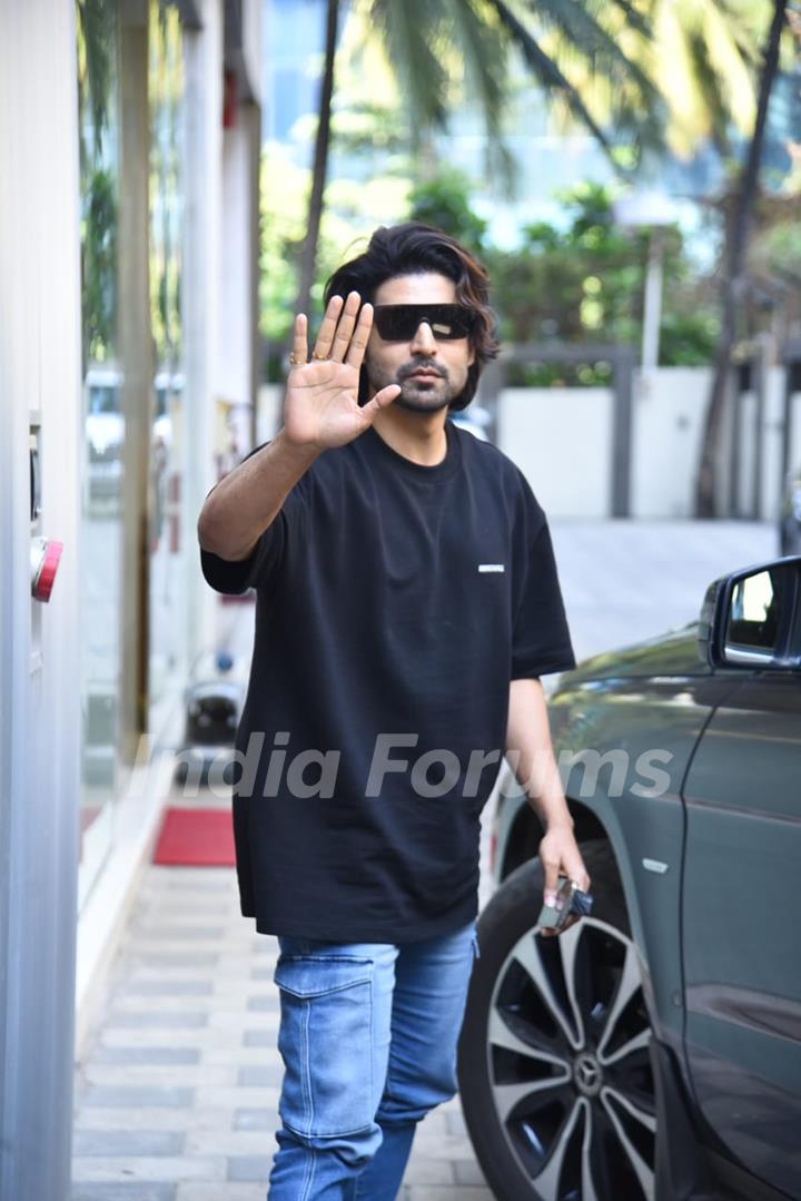 Gurmeet Chaudhary spotted at T-series office