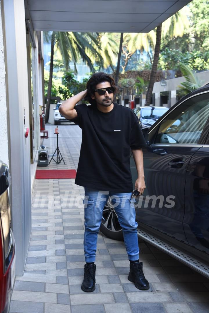 Gurmeet Chaudhary spotted at T-series office