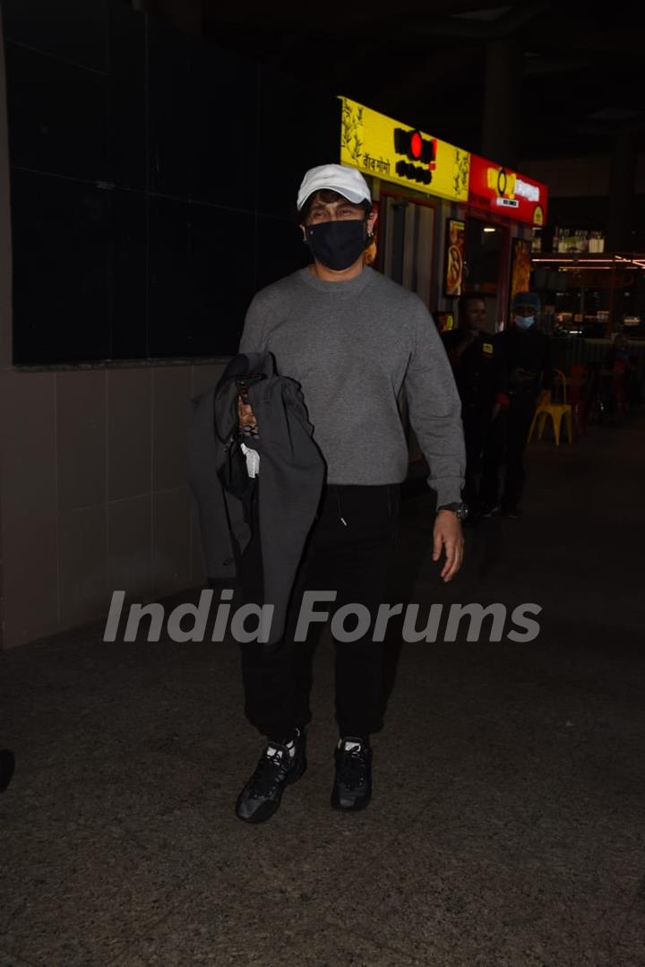 Sonu Nigam arrived back to Mumbai