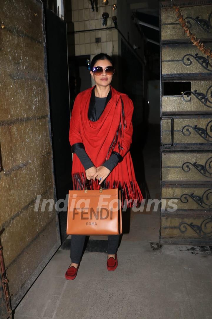 Sushmita Sen With Family Snapped in Bandra