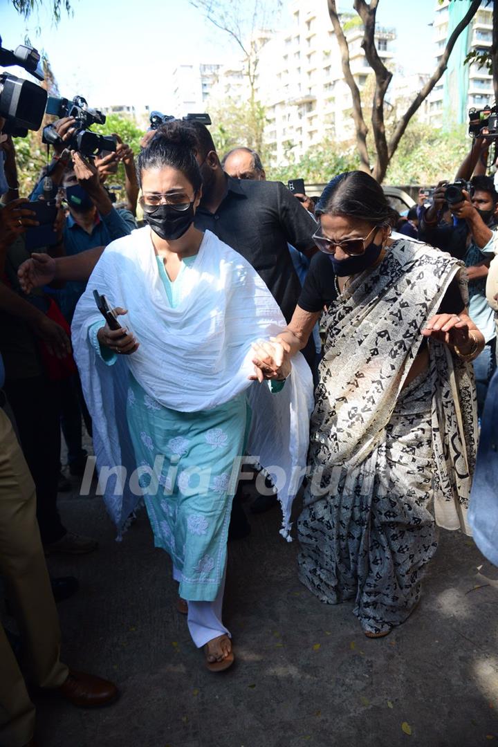 Kajol with mother Tanuja