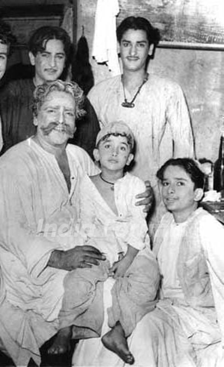 The Kapoor Family - Raj Kapoor and Shammi Kapoor (standing); Prithviraj Kapoor with Randhir Kapoor on his lap and Shashi Kapoor (sitting)