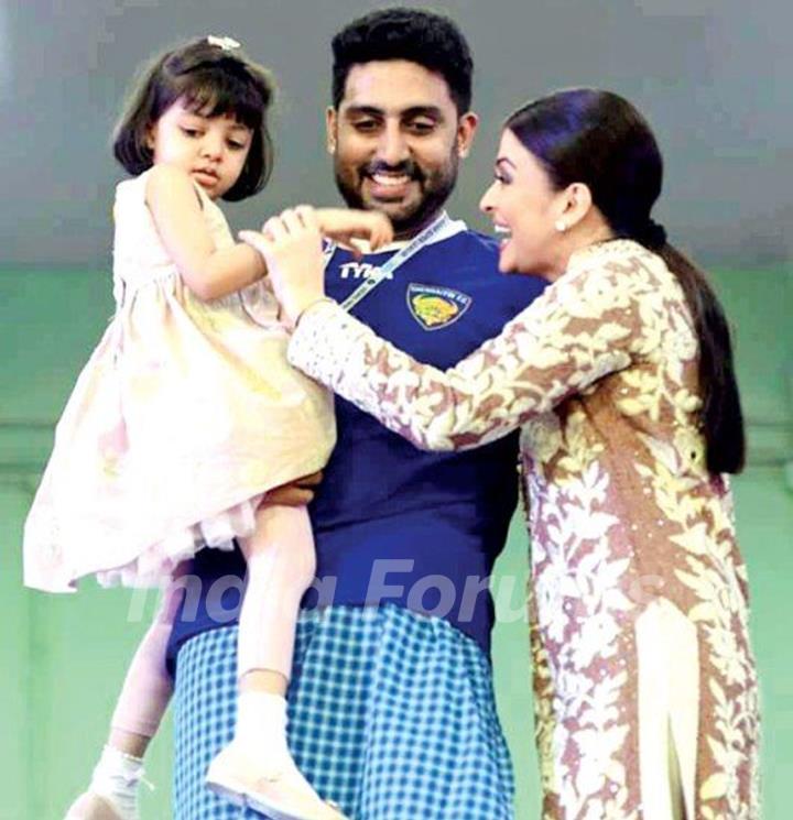 Abhishek Bachchan With His Wife And Daughter