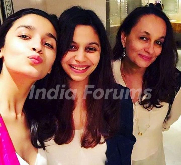 Soni Razdan with her daughters Alia Bhatt and Shaheen Bhatt