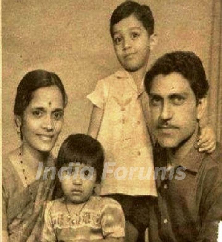 Amrish Puri With His Wife and Children