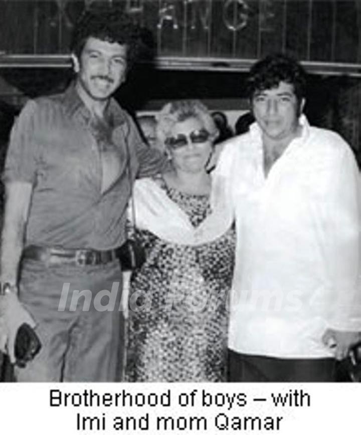 Amjad Khan With His Mother Qamar and Brother Imtiaz