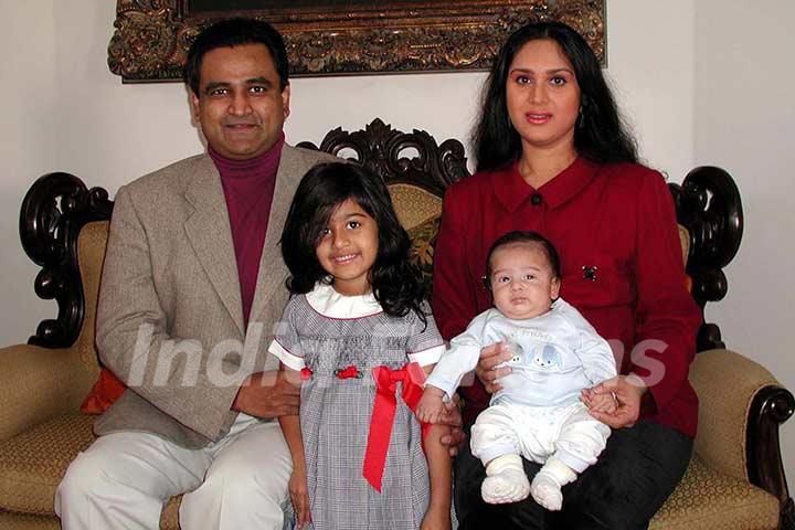 Meenakshi Seshadri Husband &amp; Children