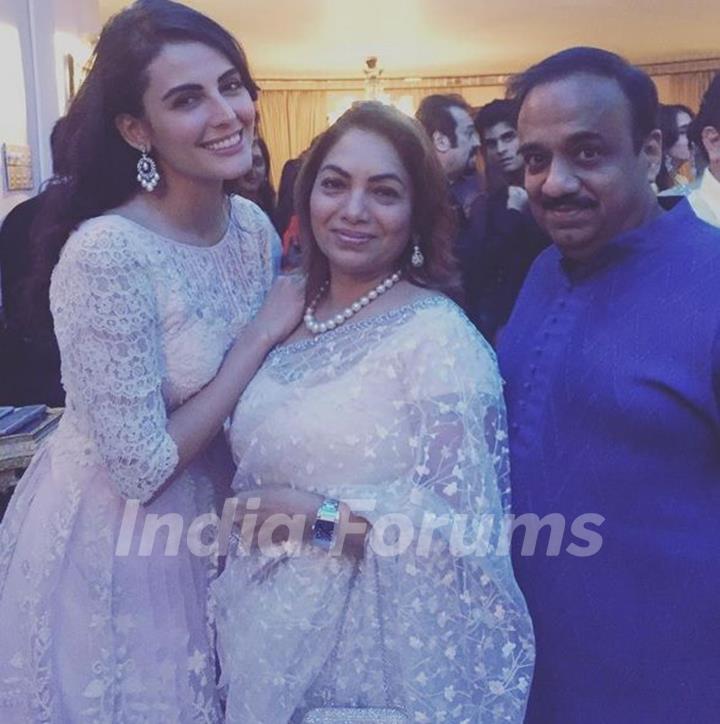 Mandana Karimi with Gaurav Gupta&#039;s parents