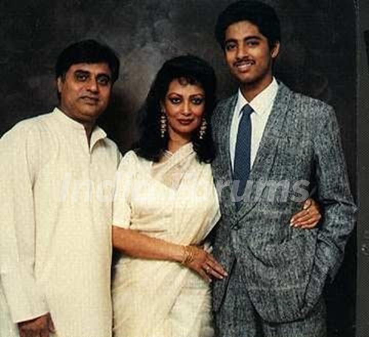 Chitra Singh With Her Husband And Son  Vivek Singh