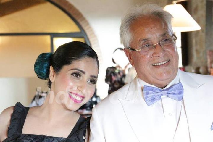 Neha Bhasin with her father Ashoke Bhasin