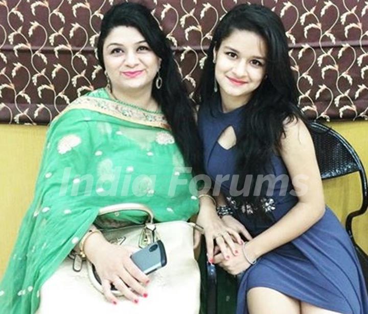 Avneet Kaur mother