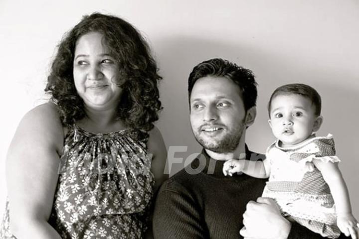 mohammed-zeeshan-ayyub-with-his-wife-and-daughter