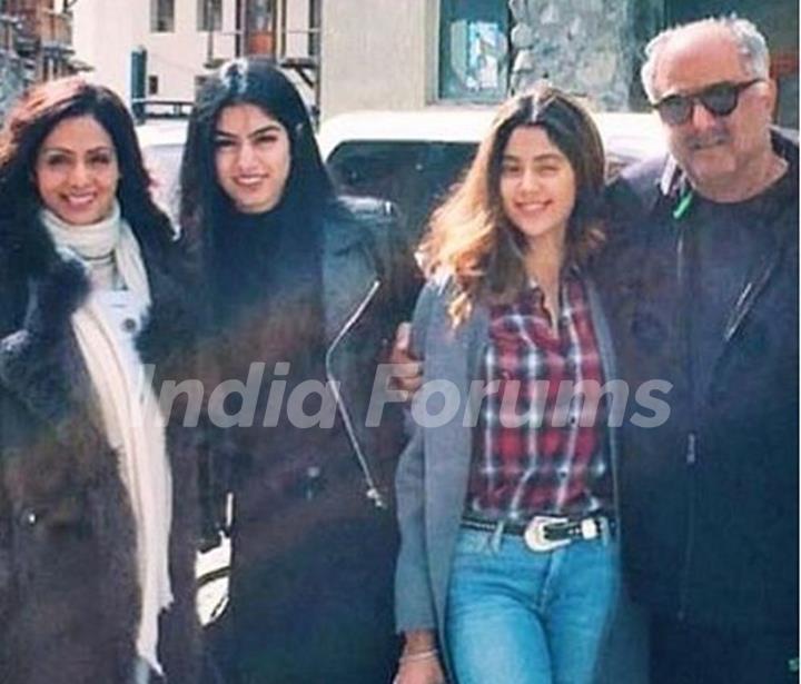 Khushi Kapoor with her parents and sister Jhanvi Kapoor