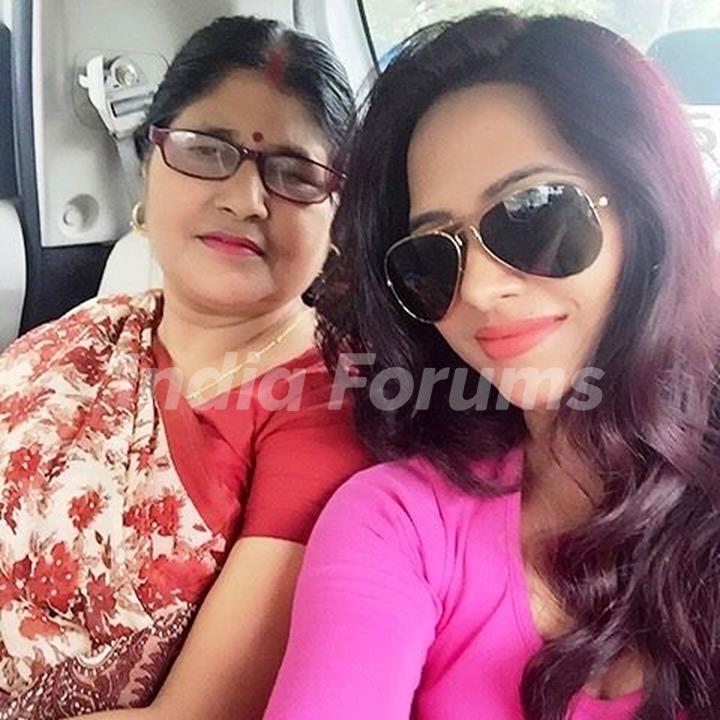 Roshni Rastogi with her mother