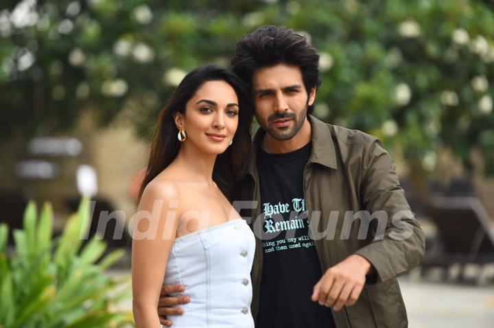 Kartik Aaryan and Kiara Advani spotted promoting their upcoming film Bhool Bhulaiyaa 2