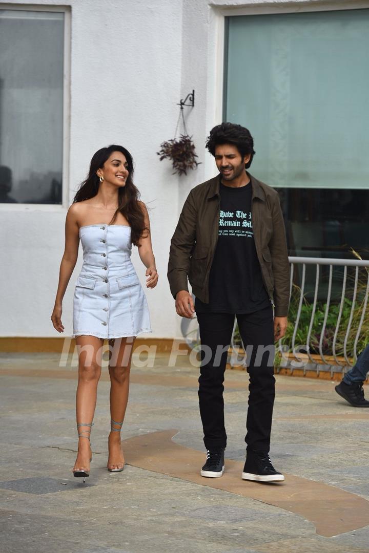 Kartik Aaryan and Kiara Advani spotted promoting their upcoming film Bhool Bhulaiyaa 2