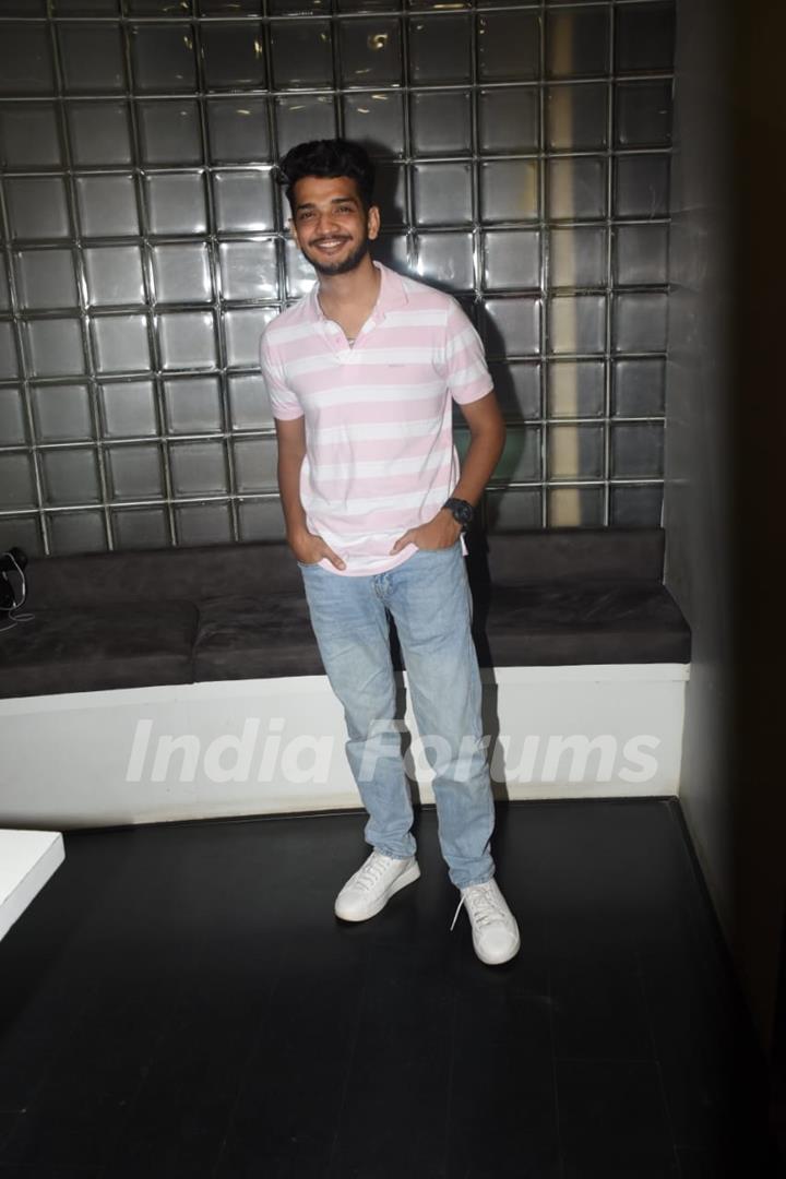 Munawar Faruqui snap at Balaji office