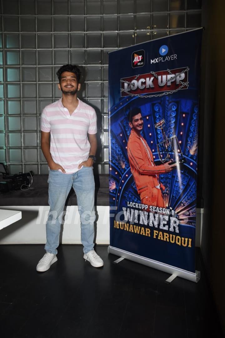 Munawar Faruqui snap at Balaji office