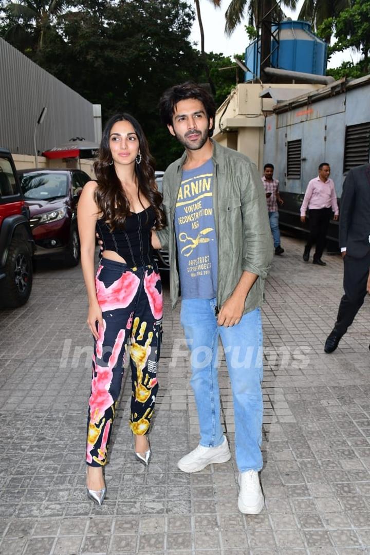 Kartik Aaryan and Kiara Advani spotted at the screening of their upcoming film Bhool Bhulaiyaa 2