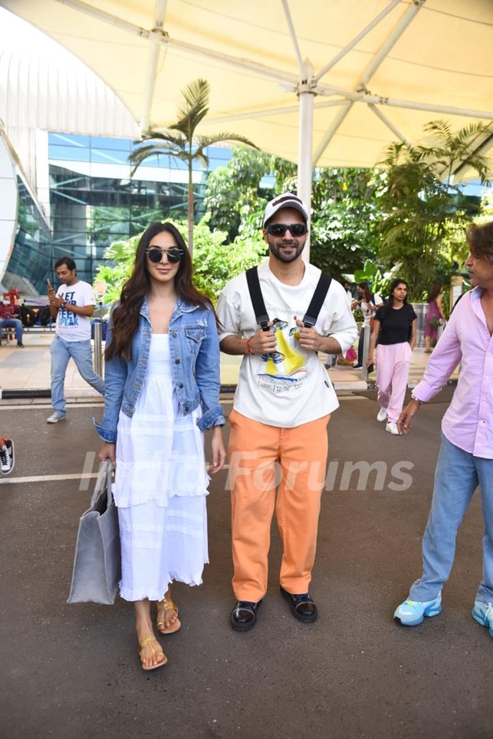 Varun Dhawan and Kiara Advani spotted at Mumbai airport 