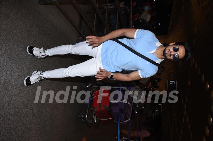 Faisal Shaikh spotted at mumbai airport 