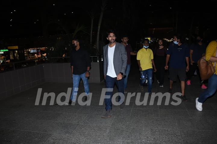 Kartik Aaryan spotted at mumbai airport