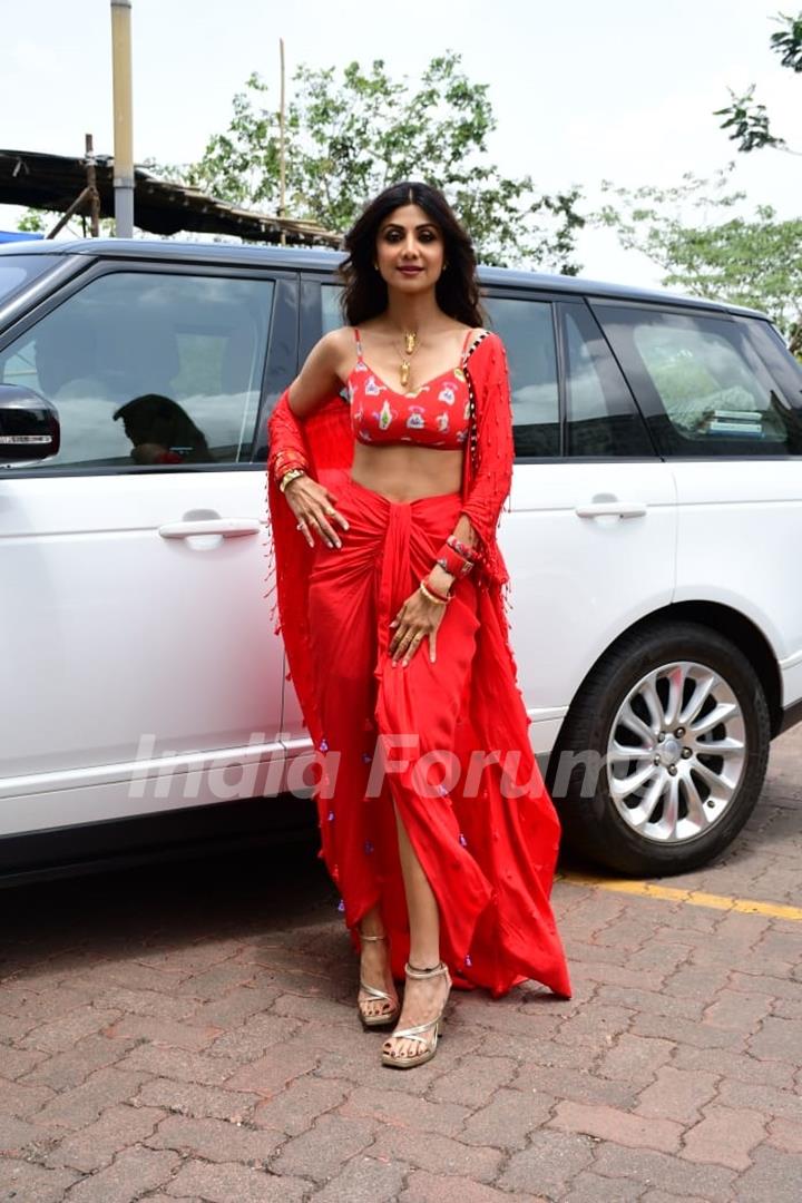 Shilpa Shetty snapped at Dance Deewane Juniors set