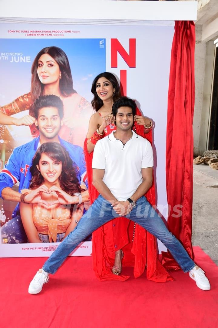 Shilpa Shetty and Abhimanyu Dassani Spotted on the set of Dance Deewane Juniors for Promoting Her Upcoming Film Nikkama