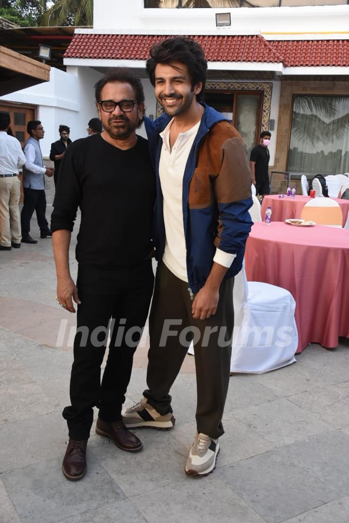 Kartik Aaryan, Anees Bazmee spotted promoting their hit film Bhool Bhulaiyaa 2 in Mumbai