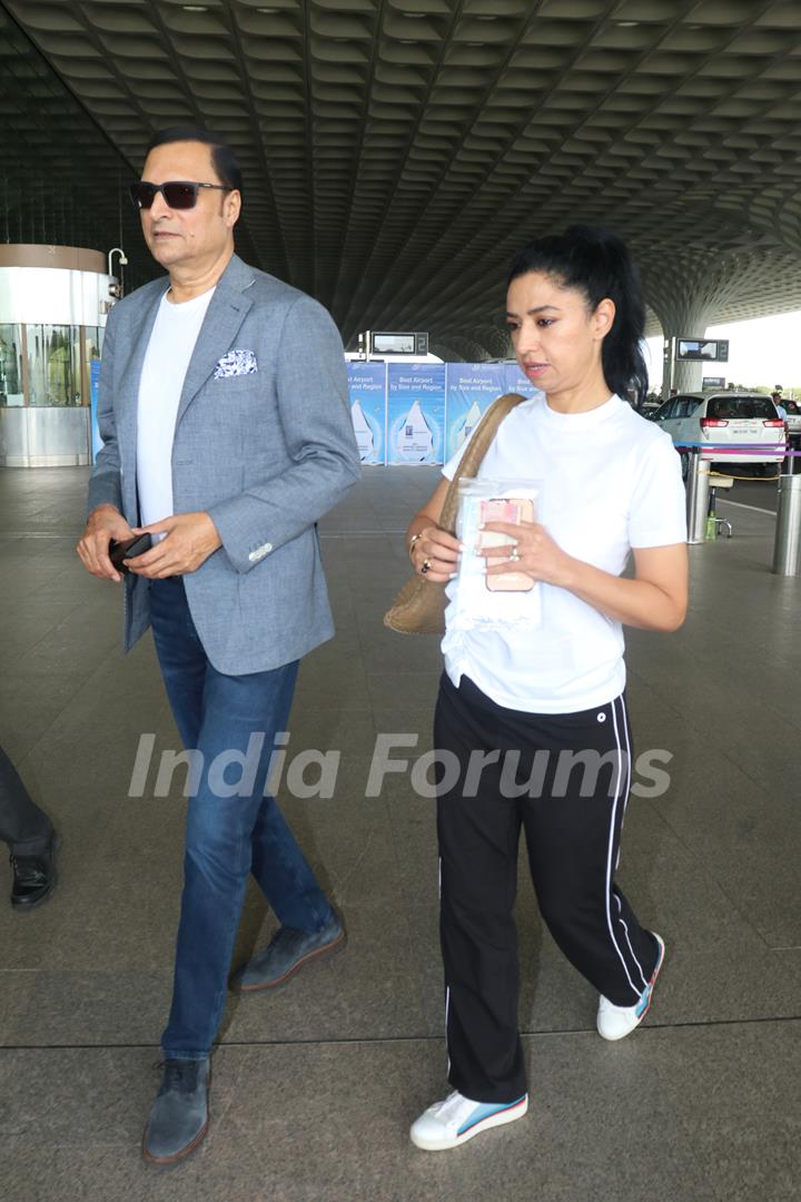 Rajat Sharma and his wife Ritu Dhawan spotted at airport