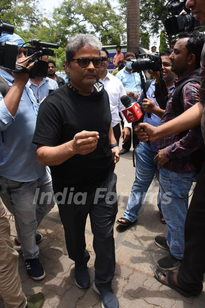 Vishal Bhardwaj spotted at KK's funeral