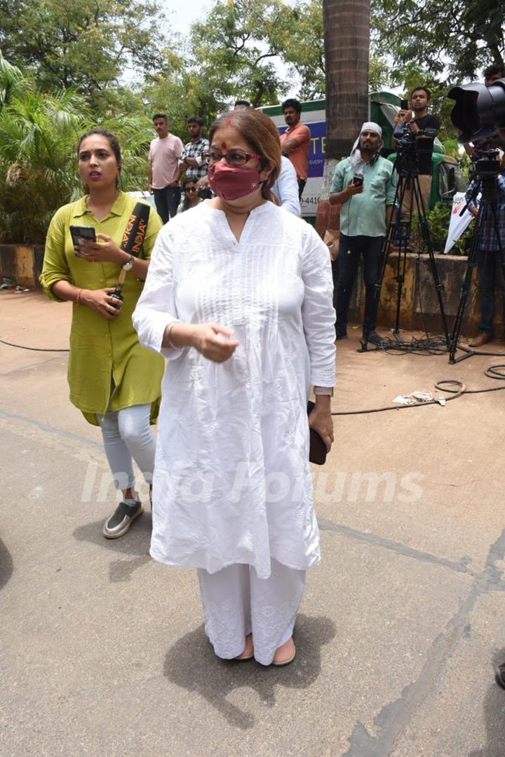 Rekha Bhardwaj at KK's funeral