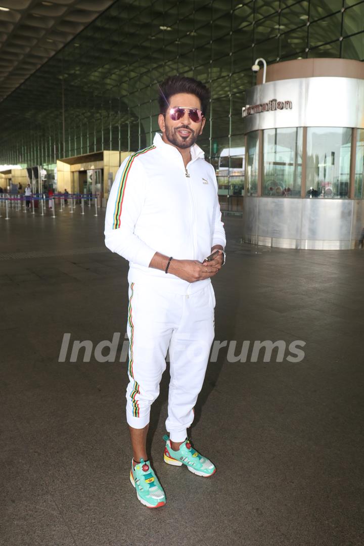 Vishal Kotian spotted at Mumbai airport 