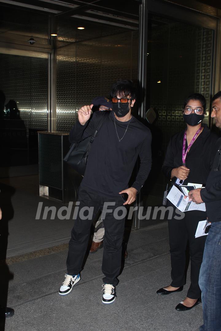 Ranbir Kapoor spotted at the Mumbai airport 