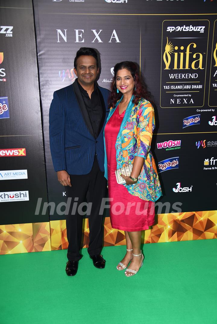 Celebrities poses on the green carpet of IIFA awards 2022 