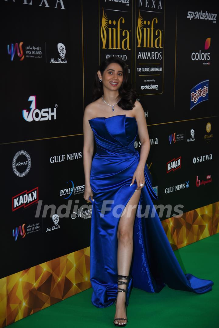 Zara Khan poses on the green carpet of IIFA awards 2022