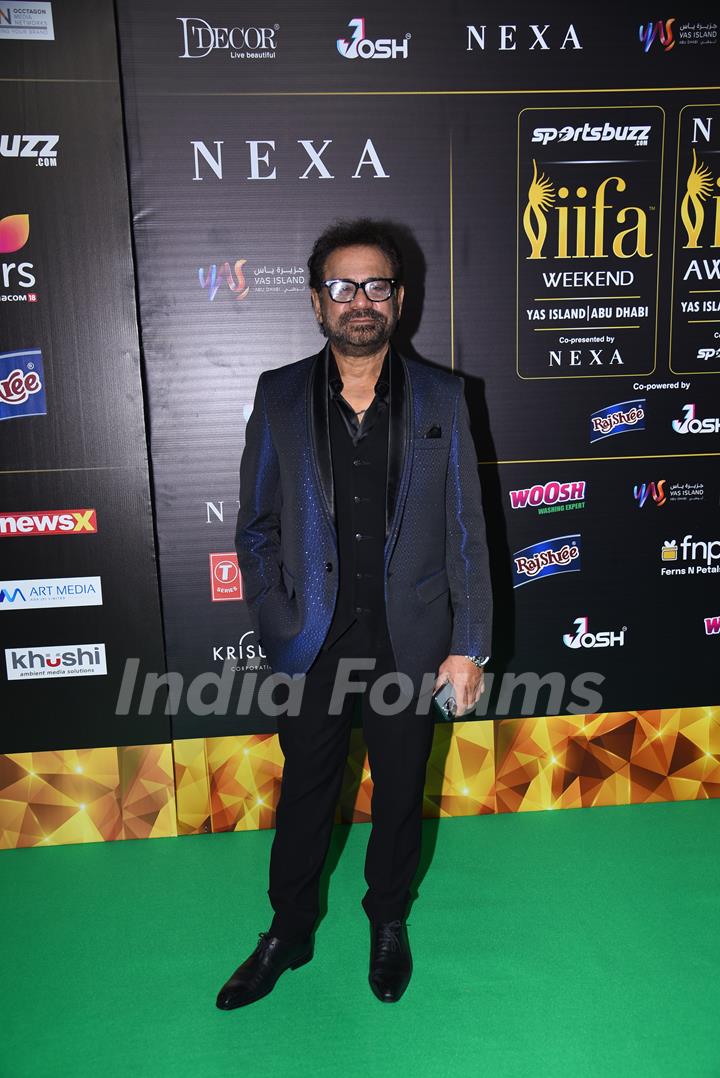 Anees Bazmee poses on the green carpet of IIFA awards 2022