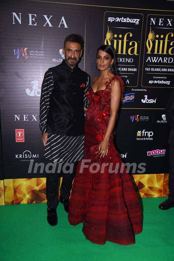 Rahul Dev and Mugdha Godse poses on the green carpet of IIFA awards 2022